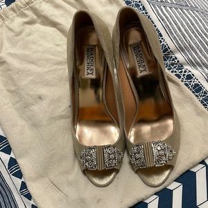 Badgley Mischa Heels Gold with Brooch Toe